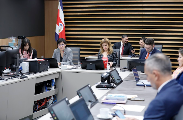Comisión aprueba informe que recomienda levantar inmunidad del Presidente