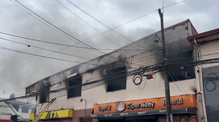 Bomberos atendieron incendio de gran magnitud en Cartago y tuvieron complicaciones con hidrantes