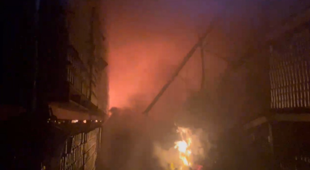 Incendio afectó más de 3 mil metros cuadrados en planta industrial en Pococí