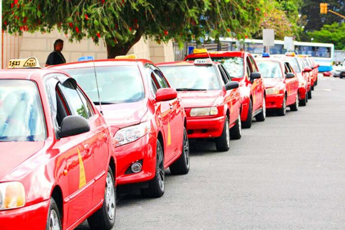 ¡Atención usuarios de taxis rojos! Tarifa cobrada por cada kilómetro de viaje subirá ¢5