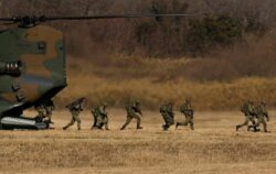 Japón redefine su política de defensa ante amenazas regionales y despierta de su “letargo pacifista”