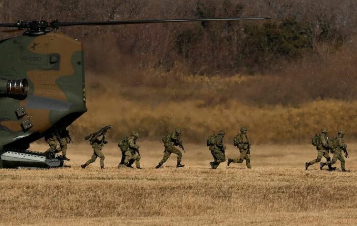 Japón redefine su política de defensa ante amenazas regionales y despierta de su “letargo pacifista”