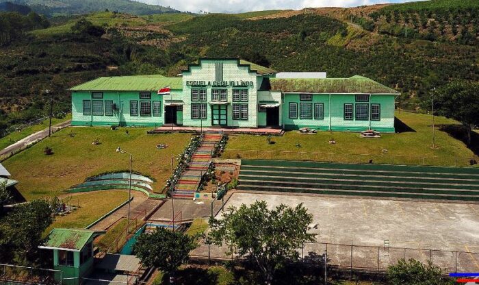 Cruz Roja atendió 10 crisis nerviosas de estudiantes tras balacera frente a escuela en Juan Viñas