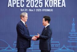 El secretario del Tesoro de Estados Unidos defendió el “reajuste comercial” de Donald Trump en la cumbre APEC