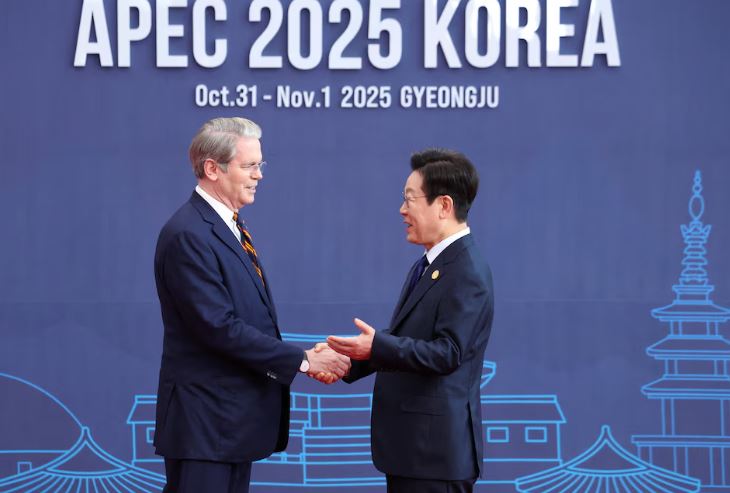 El secretario del Tesoro de Estados Unidos defendió el “reajuste comercial” de Donald Trump en la cumbre APEC