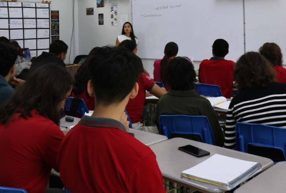 UNA ve riesgos en permanencia educativa ante lineamientos del MEP sobre apariencia de estudiantes