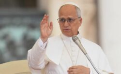 El papa León XIV instó a las universidades católicas de América Latina a formar “inteligencias con sentido crítico”