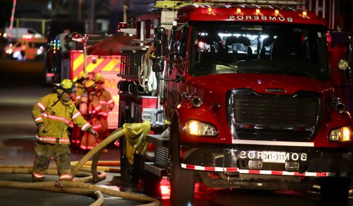 Bomberos atendieron incendios en Hatillo y Alajuela durante madrugada de este miércoles