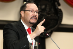 Tribunal absuelve a Celso Gamboa en caso de aparente uso de documento falso