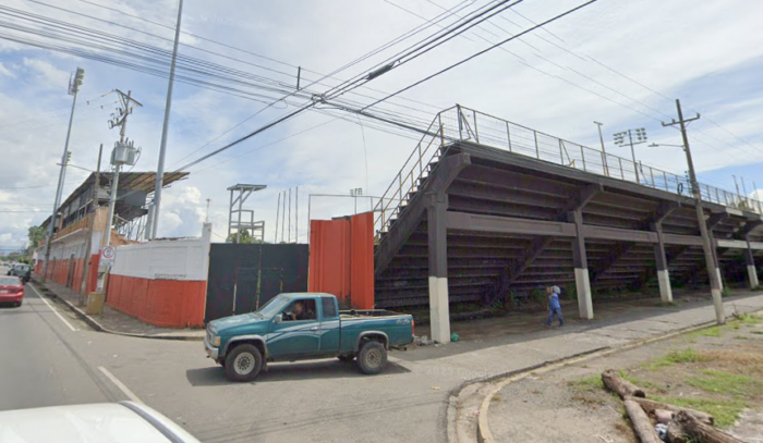 Alcalde de Puntarenas prevé que obras para habilitar Estadio Lito Pérez concluyan a mediados de 2026