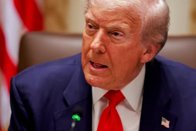 Donald Trump dijo que está evaluando autorizar ataques por tierra contra cárteles de Venezuela