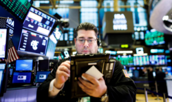 Wall Street abrió con fuertes alzas en todos sus índices tras los avances comerciales entre Estados Unidos y China