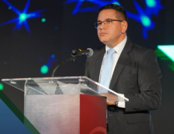 Fabricio Alvarado presenta proyecto para que se estudie la Biblia en las escuelas y colegios