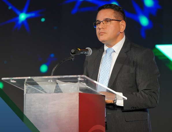 Fabricio Alvarado presenta proyecto para que se estudie la Biblia en las escuelas y colegios