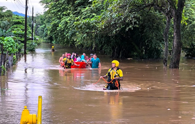 MEP mantiene suspendidas las clases en 83 centros educativos por impacto del huracán Melissa