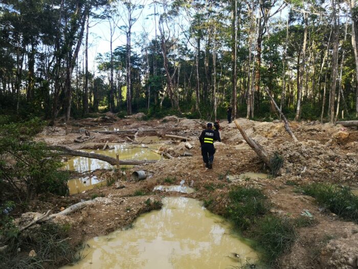 Seguridad gestiona implosión de 90 túneles construidos por coligalleros en Crucitas