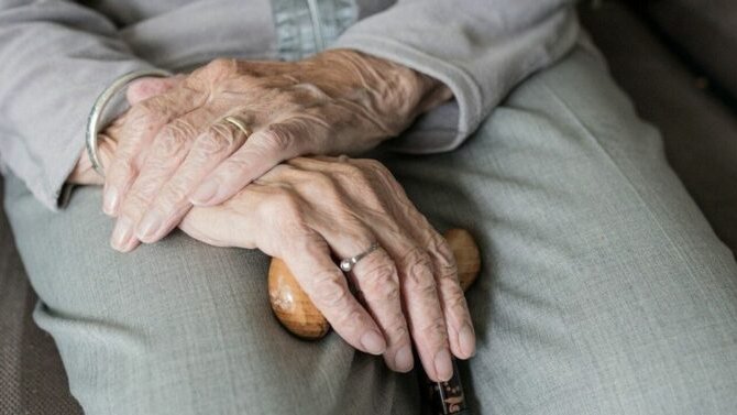 Diputados endurecen sanciones por abandono de personas adultas mayores
