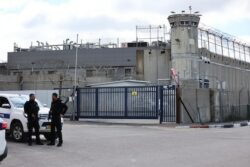 Israel comenzó el traslado de presos palestinos como preparativo para el canje con los rehenes