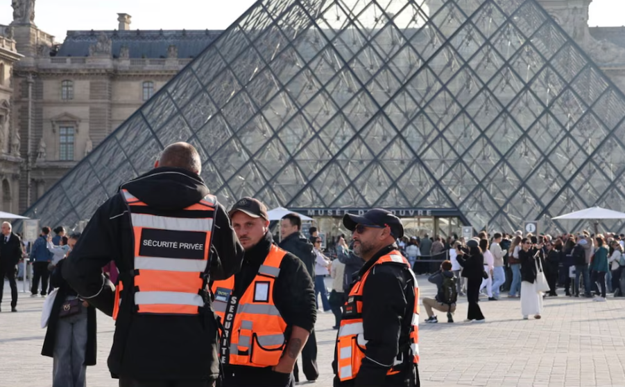 Detuvieron a dos sospechosos del millonario robo al museo de Louvre en París