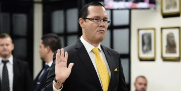 Fiscalía allanará el camino para que causas locales contra Celso Gamboa no estropeen extradición