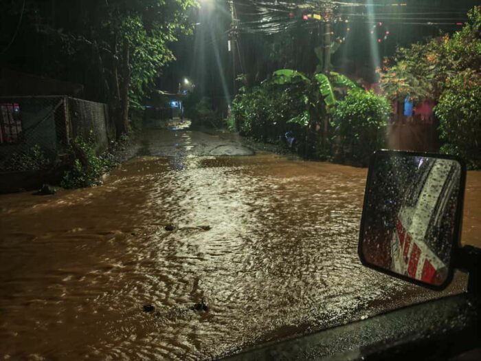 Lluvias dejan 19 cantones afectados y 31 personas albergadas: Ingresarán dos ondas tropicales esta semana