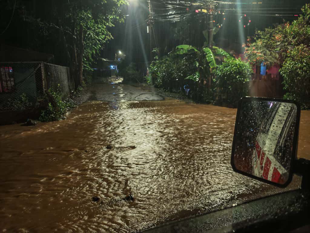 Lluvias dejan 19 cantones afectados y 31 personas albergadas: Ingresarán dos ondas tropicales esta semana