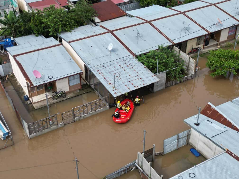Fin de semana dejó 848 incidentes por inundación: 453 personas están en albergues