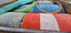 Intervienen toma ilegal de combustible en Siquirres: 3 mil litros y manguera de 1 km decomisados