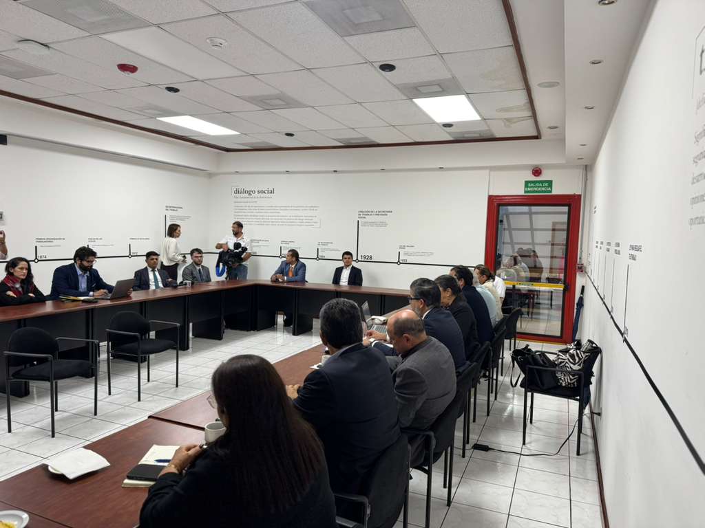 Empresarios proponen aumento de 1,63% en salarios mínimos para el 2026