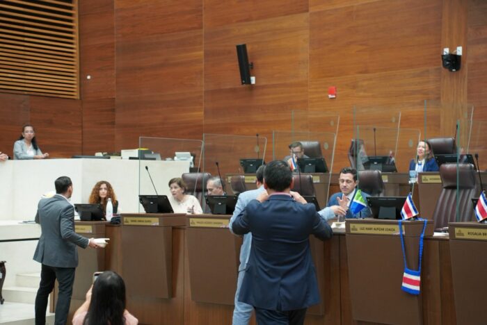 Diputada oficialista señaló a arroceros de hacer “lobby” y Ariel Robles defendió a agricultores