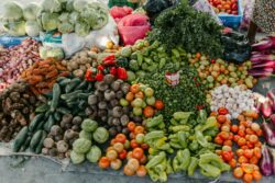 ¡Tome nota! Tomate, papa, chile, cebolla y aguacate están más caros en las ferias del agricultor