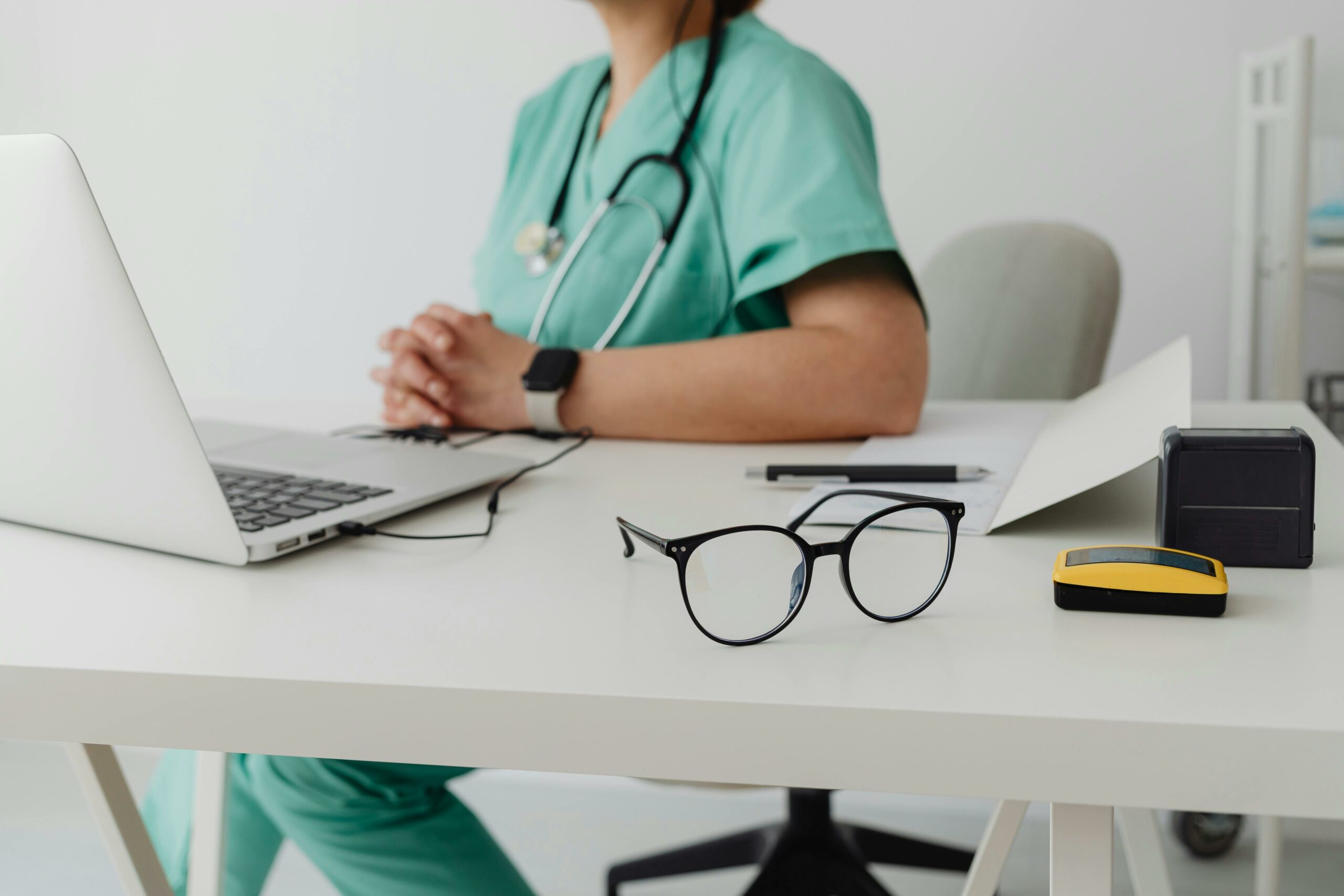 6 de cada 10 estudiantes no aprobaron examen de conocimientos médicos para ejercer profesión
