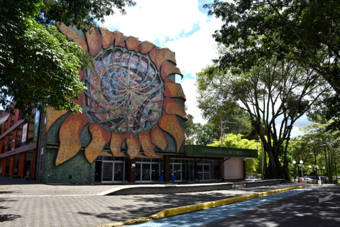 Evacúan UCR por amenaza de tiroteo: OIJ busca a eventuales tiradores