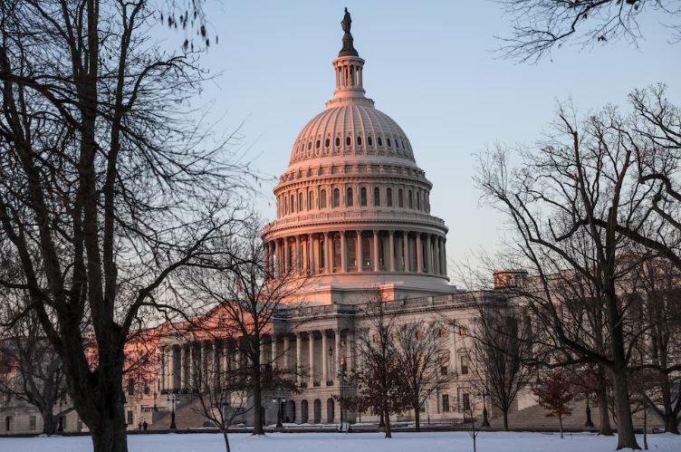 La Cámara de Representantes de EEUU se prepara para votar y poner fin al cierre de gobierno más largo en la historia del país