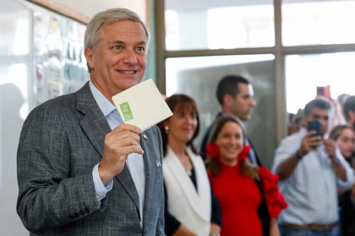 José Antonio Kast ganaría el balotaje en Chile por al menos 15 puntos, según las encuestas