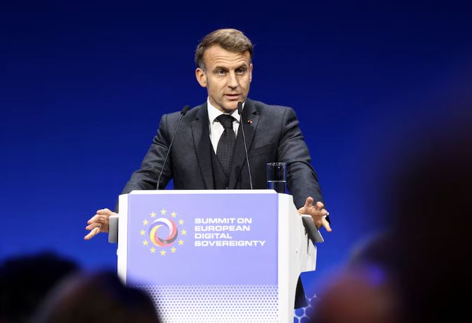 Macron evalúa crear un servicio militar voluntario para reforzar la defensa francesa ante la amenaza rusa