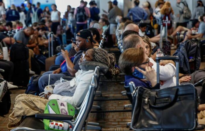 Estos son los aeropuertos más afectados por demoras y cancelaciones tras la advertencia de la FAA