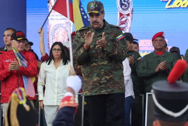 Nicolás Maduro arengó a los venezolanos desde un cuartel militar: “La patria tendrá nuestra vida, si es necesario”