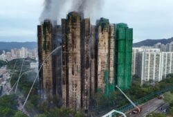 Subió a 128 la cifra de muertos en Hong Kong: nuevas imágenes muestran la velocidad con la que se propagó el incendio