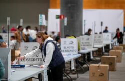 Las cuatro preguntas del referéndum que definirán el rumbo del gobierno de Daniel Noboa en Ecuador