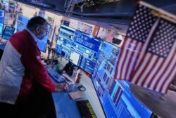 Wall Street y las bolsas europeas caen ante las crecientes dudas sobre la bajada de tipos de la Reserva Federal de Estados Unidos