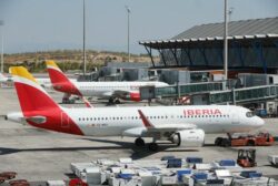 Nicolás Maduro amenazó a las aerolíneas internacionales con retirar sus permisos si no reanudan los vuelos en 48 horas