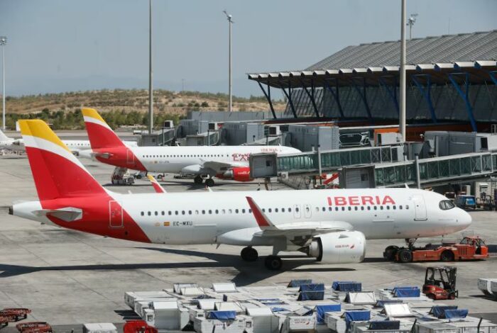 Nicolás Maduro amenazó a las aerolíneas internacionales con retirar sus permisos si no reanudan los vuelos en 48 horas