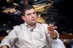 Álvaro Ramos propone que el Banco Central compre el oro de Crucitas