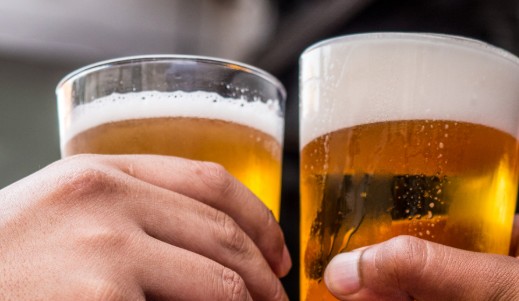 Consumo de alcohol en adolescentes alcanza uno de los niveles más altos en dos décadas