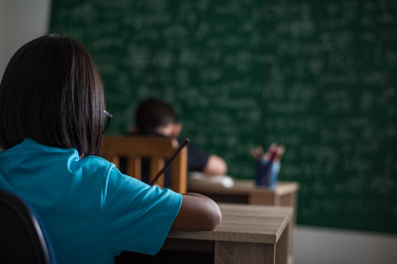 ¿Espera el MEP una “avalancha” de recursos ante regulaciones a la apariencia de los estudiantes?