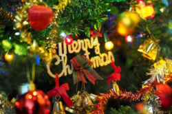MEIC detecta incumplimientos en el 88% de luces y adornos navideños este año