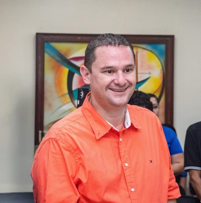 Alcalde de San Carlos renunció al PLN y anunció adhesión al gobierno