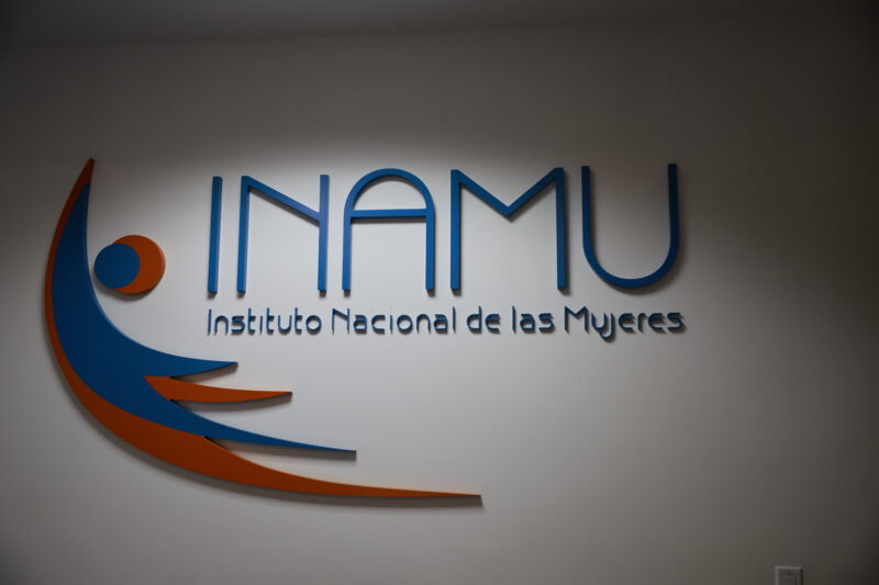 Feministas piden renuncia de presidenta del INAMU: Oficialismo lo califica de politiquería