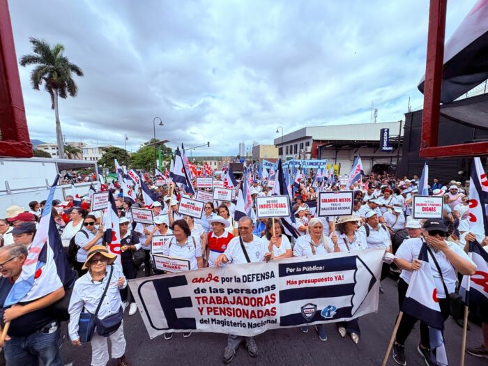 Sindicatos entregan exigencias salariales tras marcha en San José